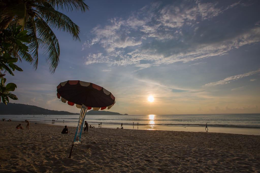 Готель Magnific Patong Екстер'єр фото